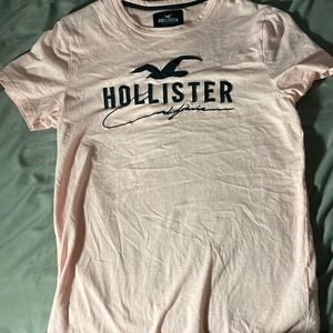 HOLLISTER TEE selling due to dislike of fit.